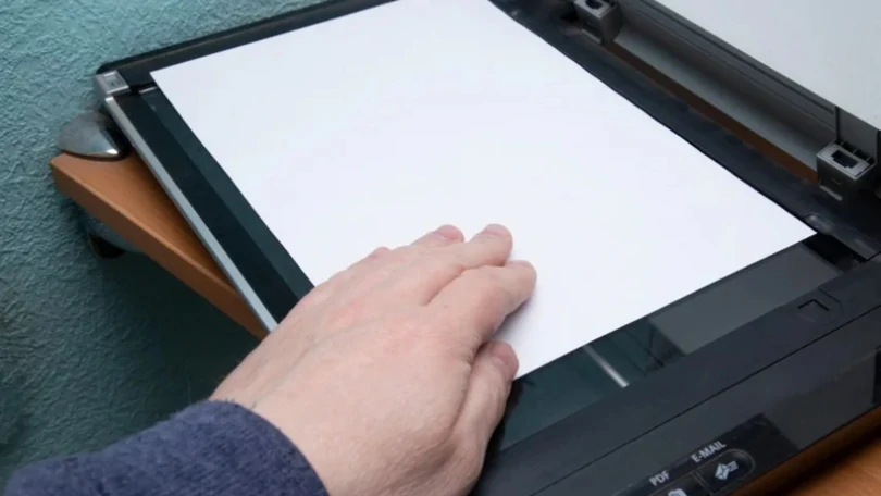 Cách đặt tài liệu vào mặt kính máy in đúng chuẩn để scan