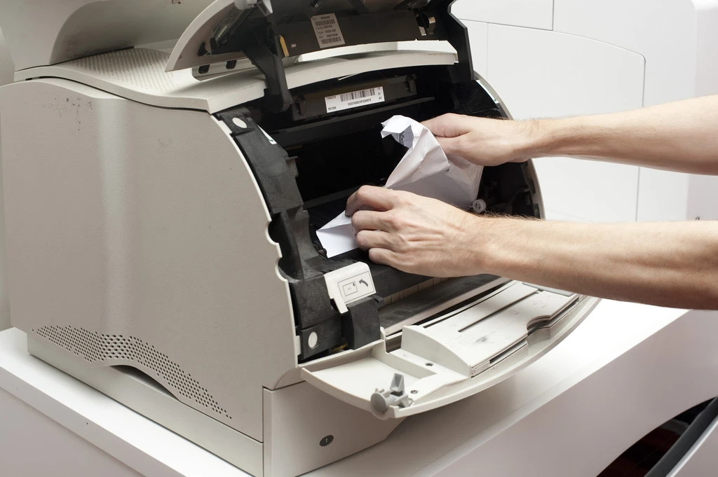 Sửa chữa các thiết bị máy in kẹt giấy hoặc báo lỗi